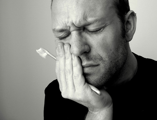 man-with-sore-gums man-with-sore-gums